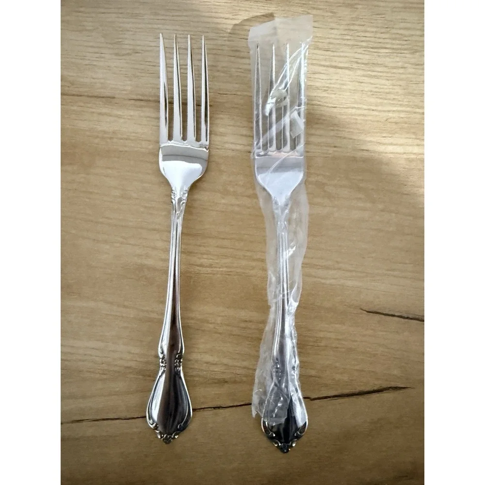 2 Oneida Chateau DINNER Forks Community Deluxe Stainless Flatware Set of 2‎